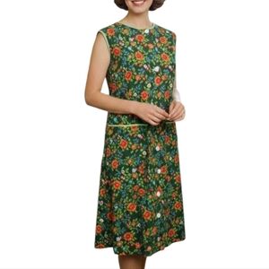 Vintage green floral chore day buttondown house dress with pockets